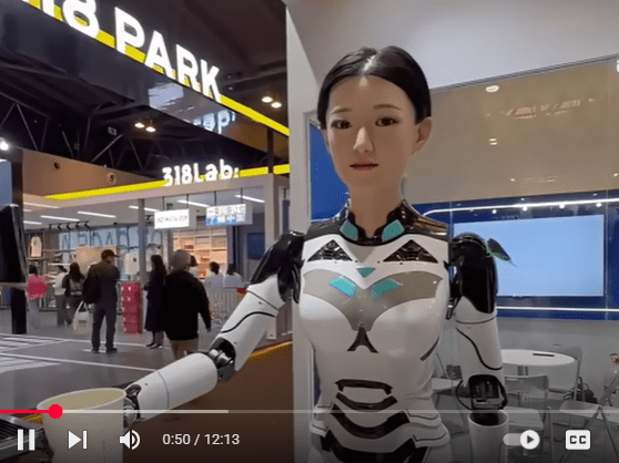 Canton fair unveils a humanoid with a neck